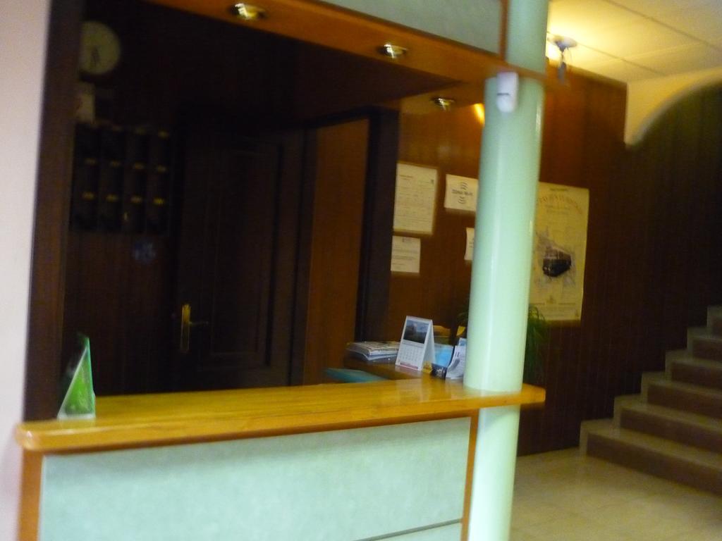 Hostal El Centro ウエスカ エクステリア 写真